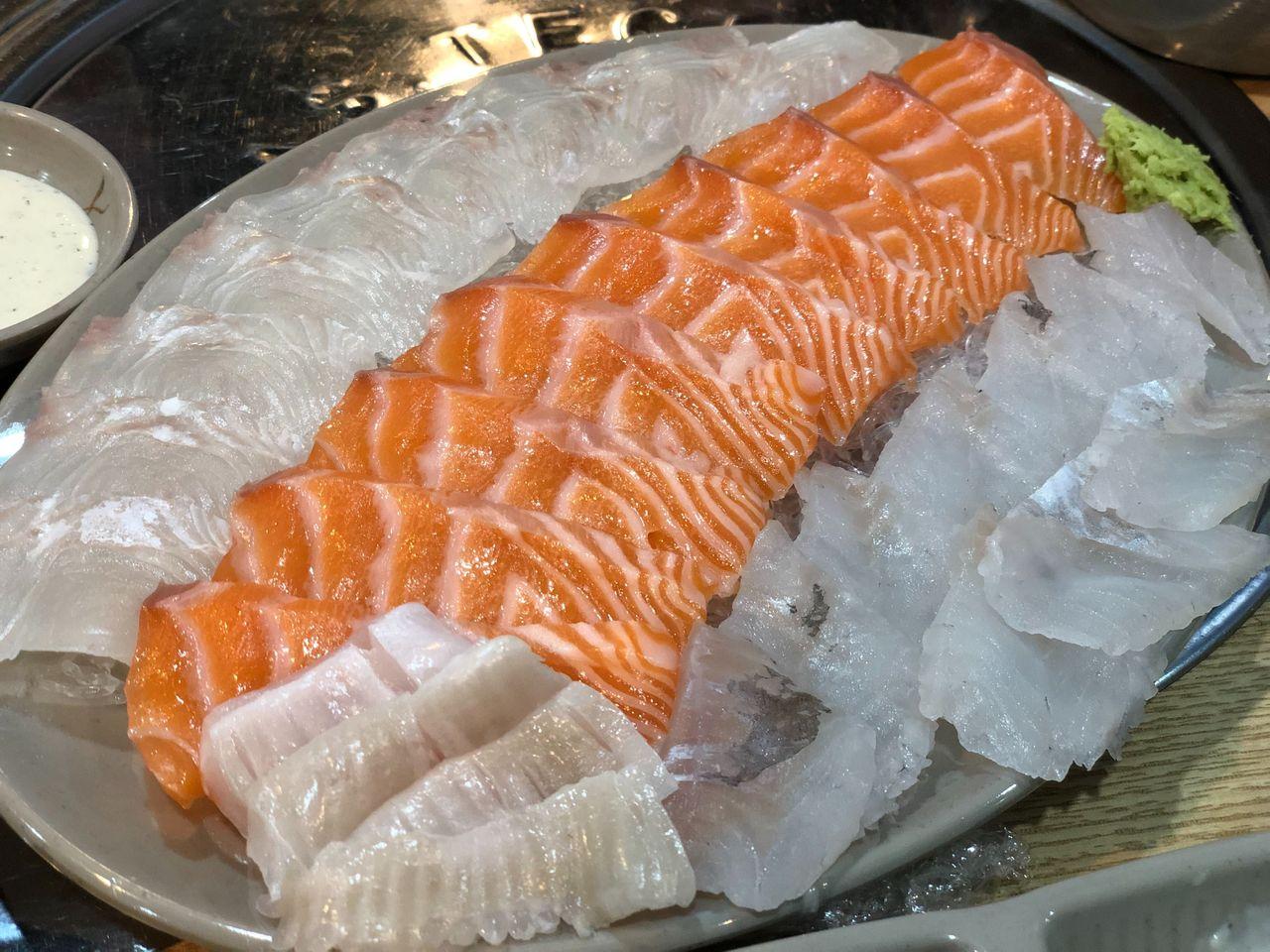 korea, seoul, hongdae, noryangjin, jonggak, jongno, food, cheap food, local food, restaurants, bang-for-the-buck, korean food, kbbq, korean barbeque, pork belly, seafood, pizza, chicken, korean buffet